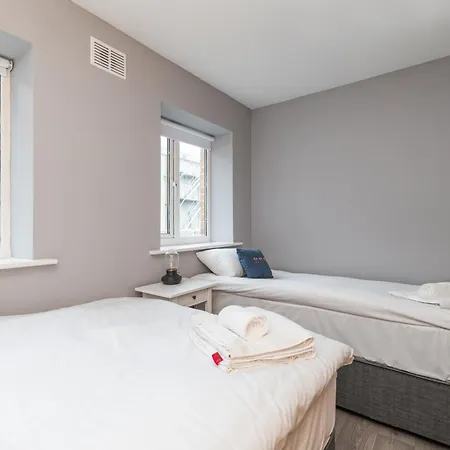 Brand New 2 Complex In Apartment