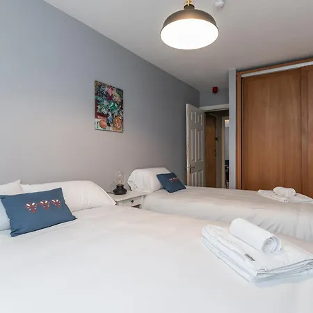 Brand New 2 Complex In