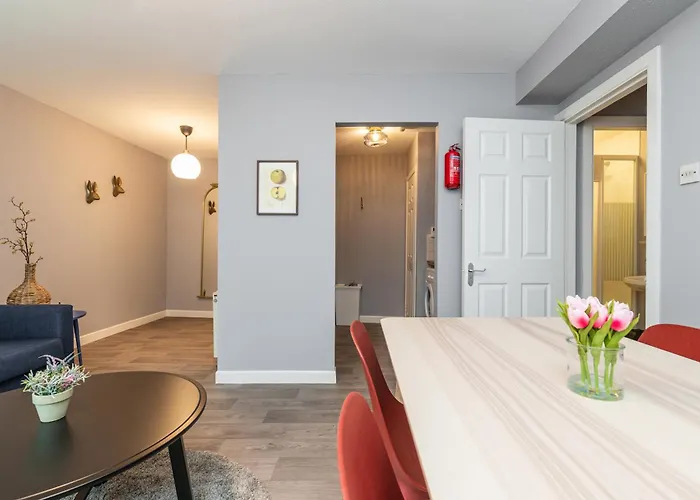 Brand New 2 Complex In 德罗赫达