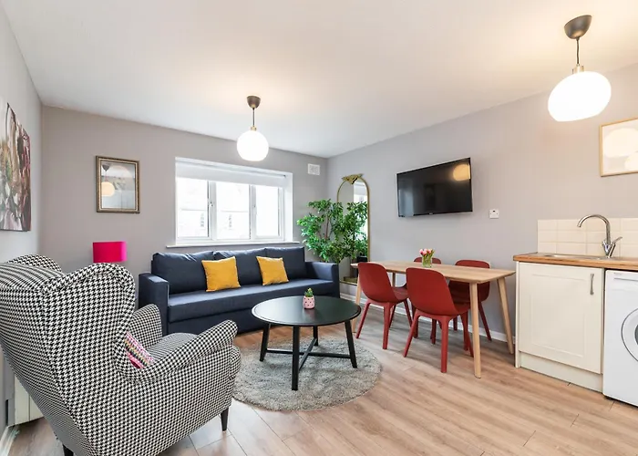 Brand New 2 Complex In 德罗赫达